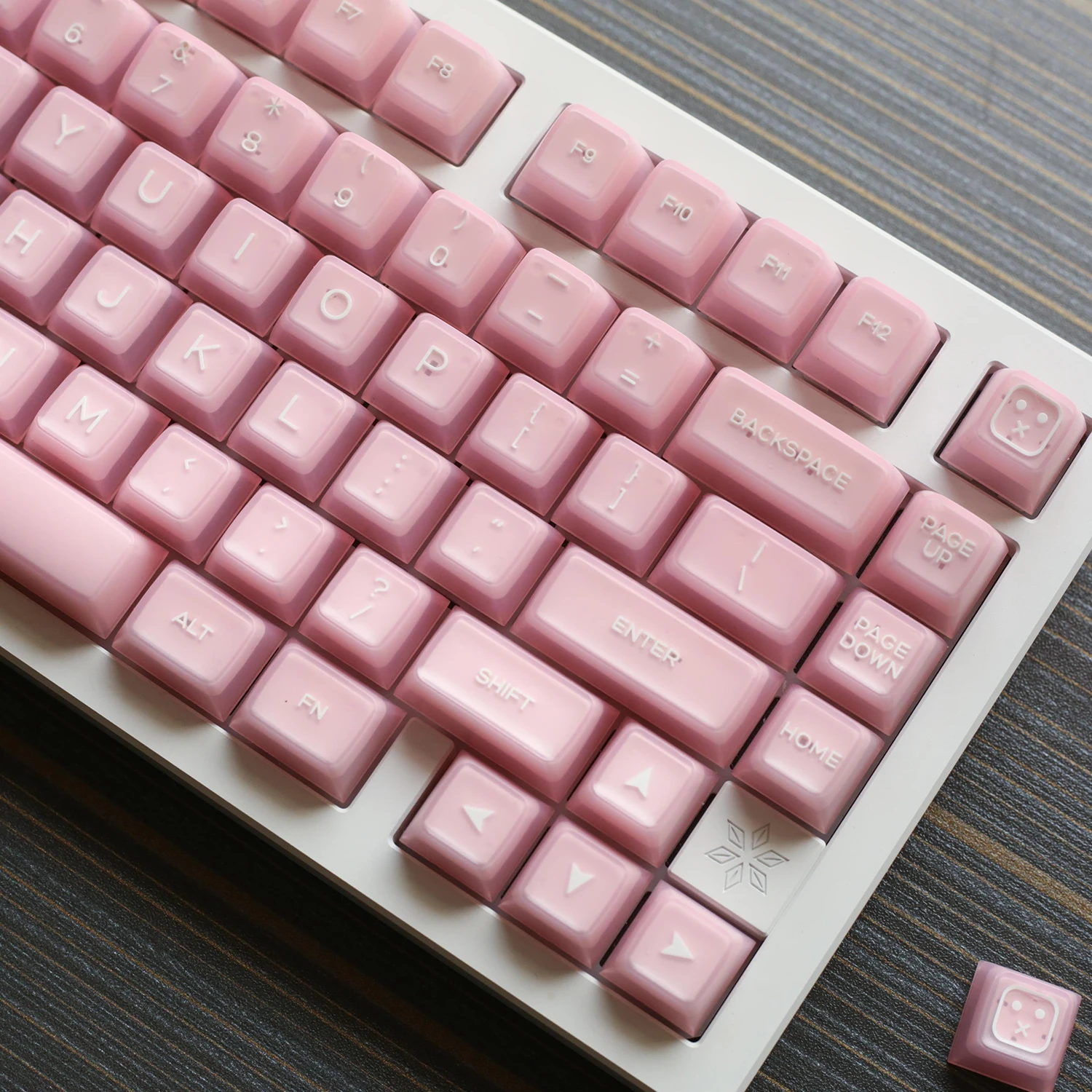 Imagem -02 - Kbdiy-keycap Translúcido Rosa para Teclado Mecânico Double Shot SA Perfil Pbt Keycaps Personalizados 142 Teclas Gmk87 Gmk81