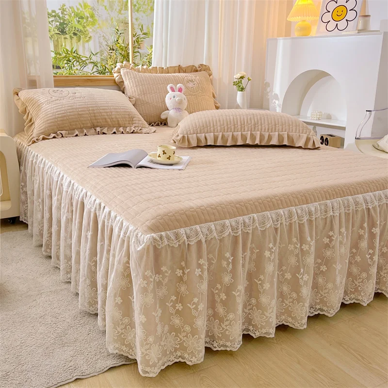 

AI WINSURE-Lace Velvet Bedspread Set with Pillow Case for A Double Bed, Ruffle Bed Skirt, Quilted Soft Fitted Sheet, 3 Pcs