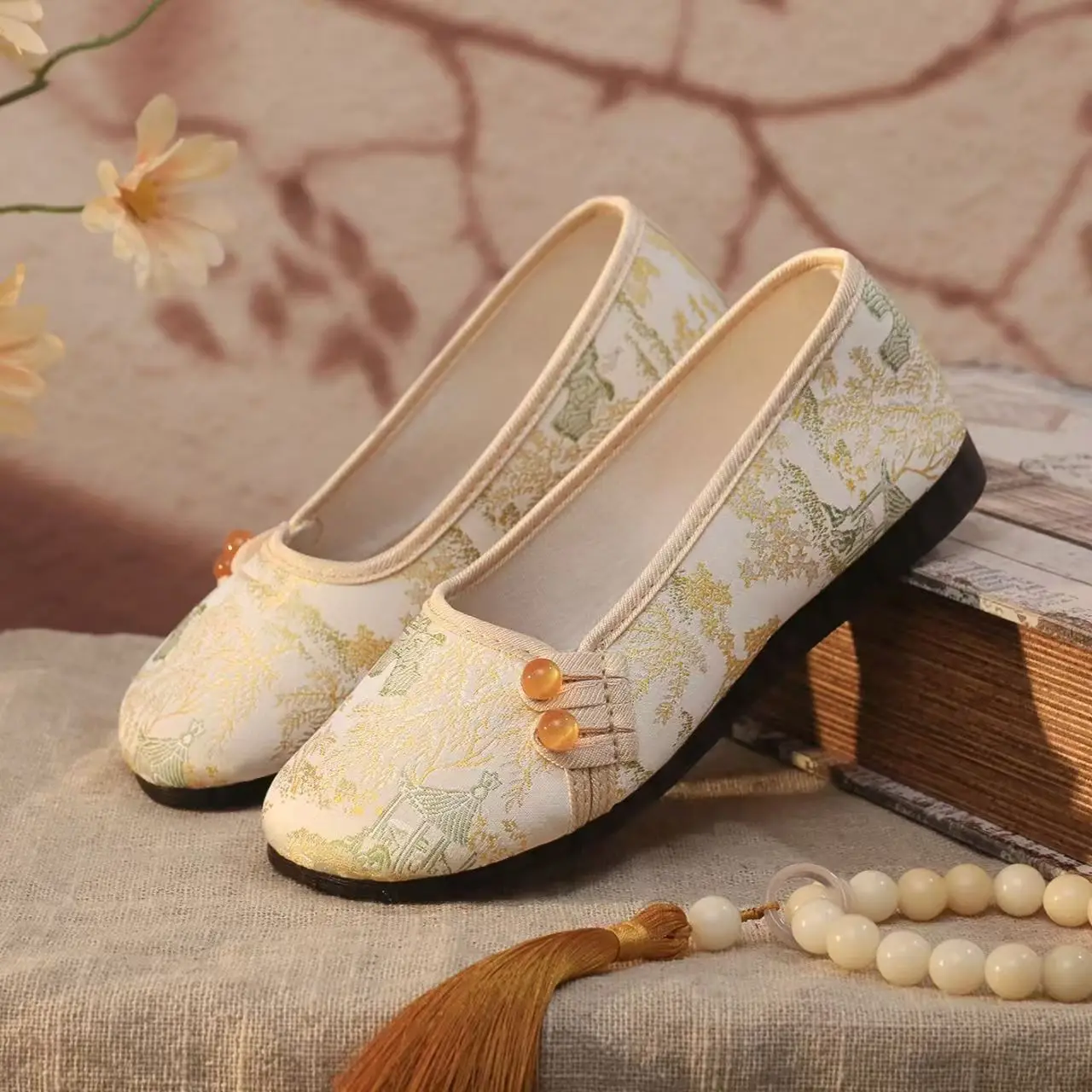 

Woman Ethnic Style Flat Sole Shallow Cloth Shoes Spring Summer New Soft sole Non Slip Light Slip On Hanfu Shoes Cheongsam Shoes