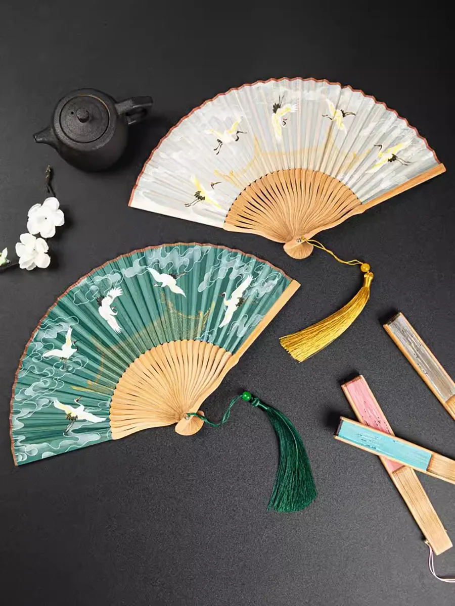 

SLN Retro Fairy Crane Bamboo Bone Fan Foldable Chinese Style Tassel Hand Fan Auspicious Sign Ancient Silk Fan Crafts Decor Gift