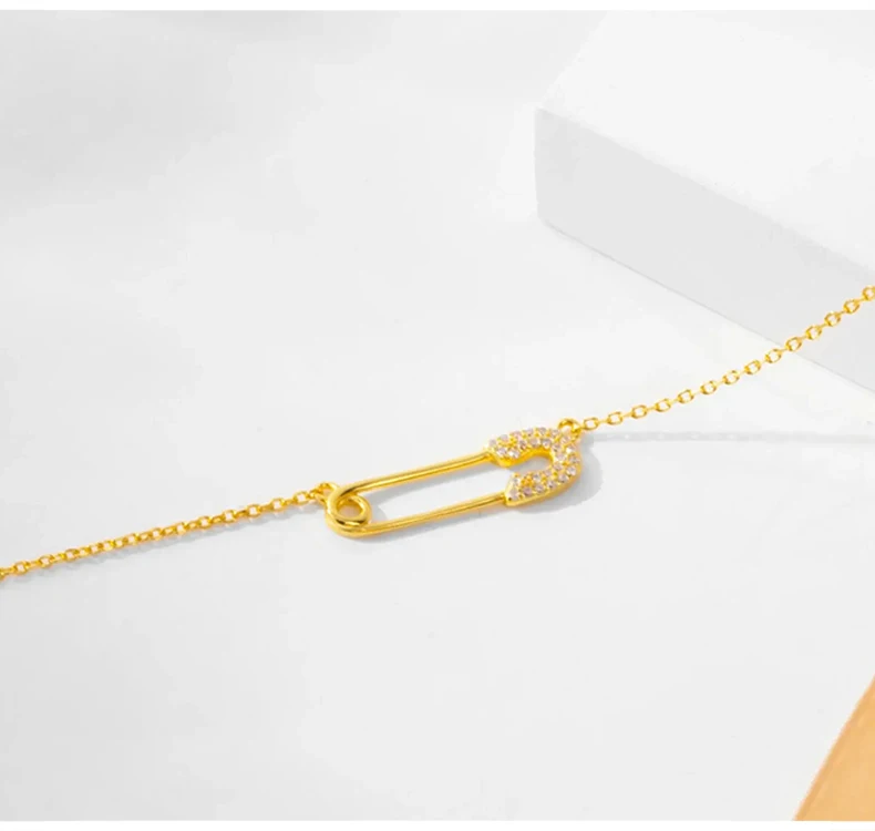 Halskette mit Sicherheitsnadel-Anhänger aus 925er Sterlingsilber für Damen – Schicker, stilvoller Zirkonia-Schmuck für Mädchen und Frauen – Detail 1