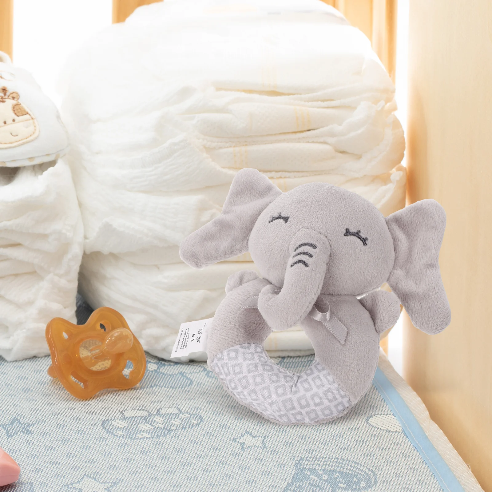 ของเล่นเขย่ามือรูปสัตว์สำหรับเด็กทารก เสริมพัฒนาการประสาทสัมผัส ฝึกการจับ ฝึกการนอนคว่ำ ของเล่นเขย่ามือรูปช้างนุ่มสำหรับเด็กแรกเกิด