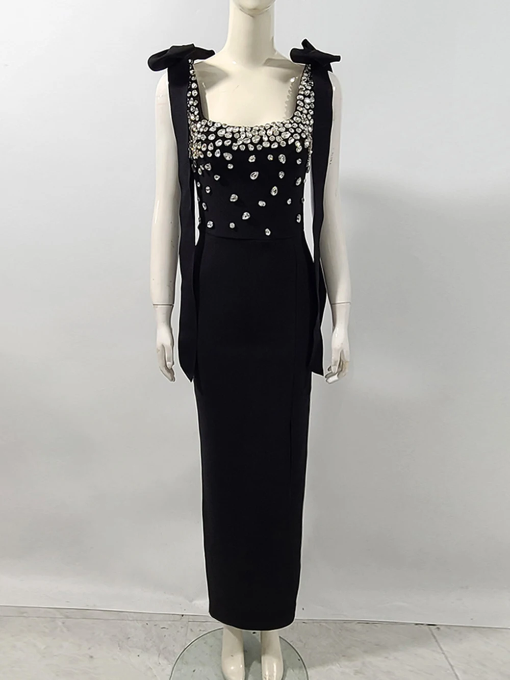 

Ladies Sparkling Luxury Diamond Spaghetti Strap Backless Design Sleeveless Sexy Maxi Bandage Dress Celebrity Evening Party Gowns