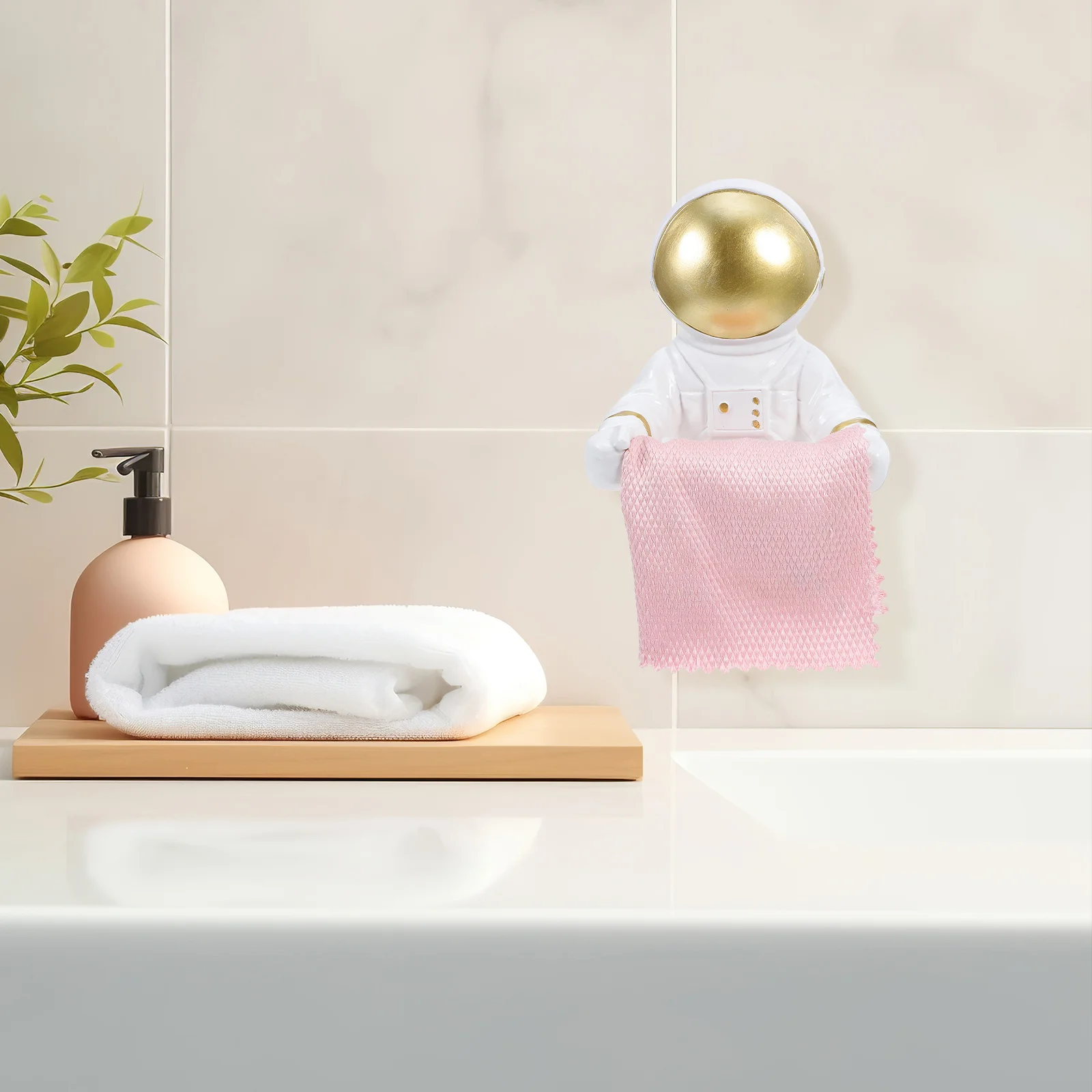 

1 pc Astronaut Shaped Paper Towel Holder Golden Light Luxury Resin Roll Paper Organizer Stand For Bathroom Kitchen Hotel Use