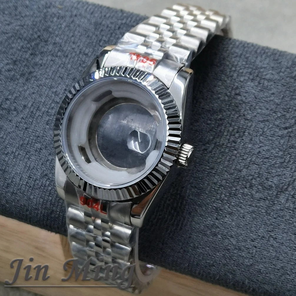 31mm Silbernes Edelstahl-Uhrengehäuse mit Armband, Runde Polierte Geriffelte Lünette, Saphirglas mit Vergrößerung, Passend für NH05 NH06 Uhrwerk