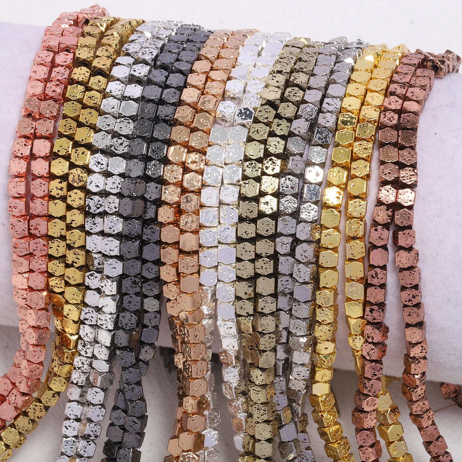3x3mm vergoldete vulkanische Lavaperlen, Naturstein-Würfelperlen mit abgeschrägten Ecken für die Schmuckherstellung, DIY-Armbänder und Zubehör