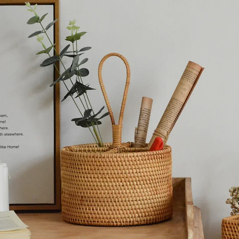 

Плетеная корзина из ротанга ручной работы для дома