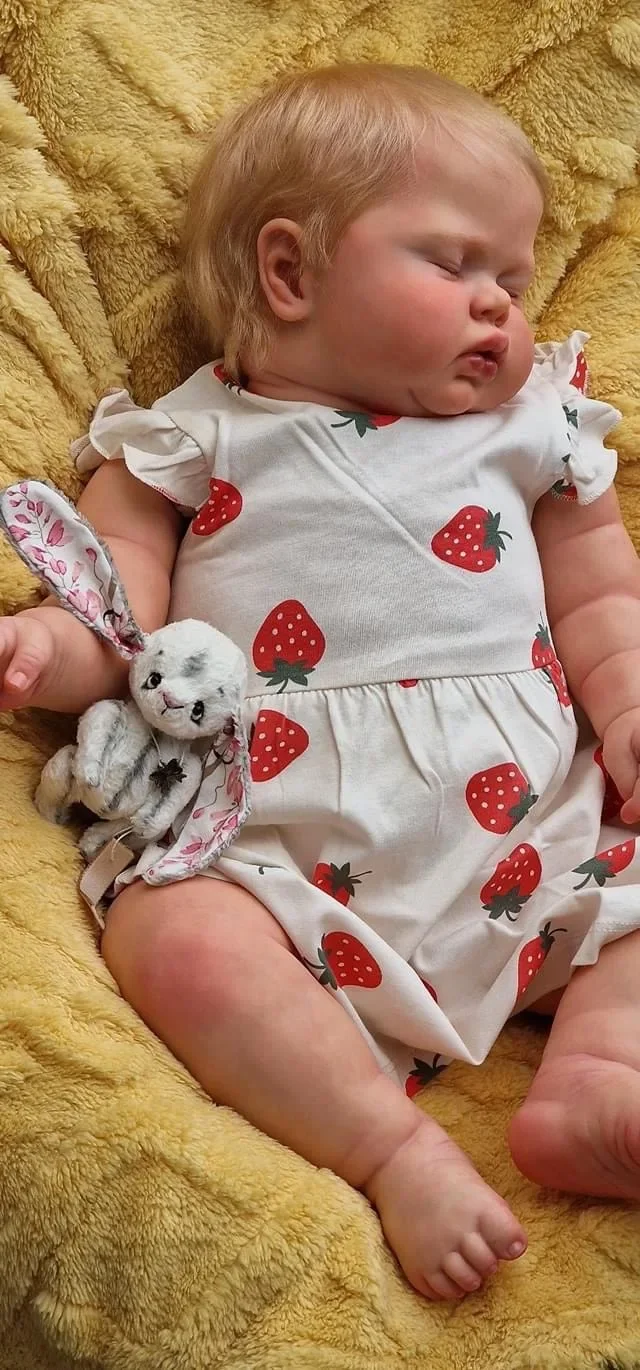 St.Store 24 Zoll lebensechte Schlafgurke in weichem Stoffkörper, wiedergeborenes Kleinkind, handverwurzeltes blondes Haar, kuschelige Babypuppe