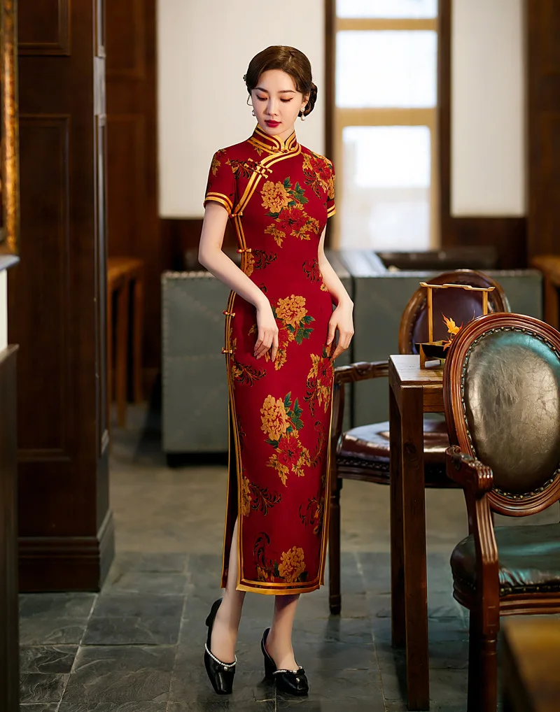 

Women's Fashionable Cheongsam In Spring And Summer, Improved Runway Show, Long Standing Neck, Chinese Retro Red Silk Cheongsam