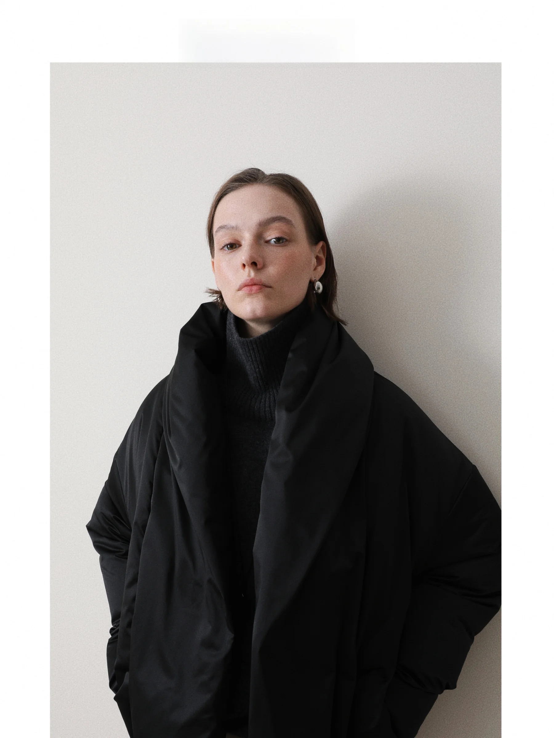 

Женская утепленная куртка-пуховик Cleanfit из гусиного пуха с шелковым поясом, съемным поясом на талии, для зимы