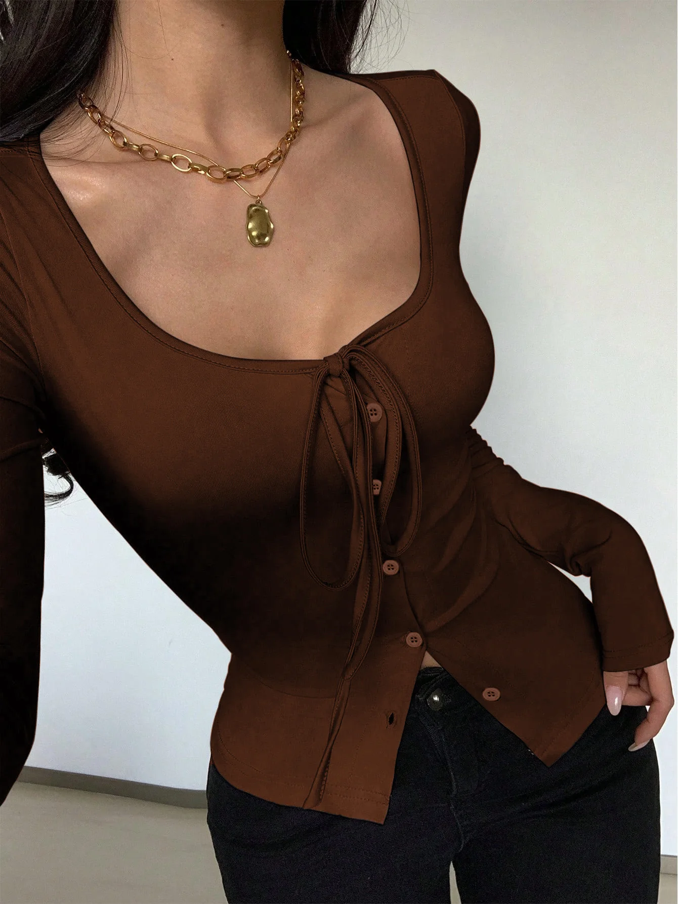 Heiße Mode, für alle Jahreszeiten, vielseitige, trendige Damen-Strickjacke mit langen Ärmeln und schlichten Knopfdetails. – Detail 4