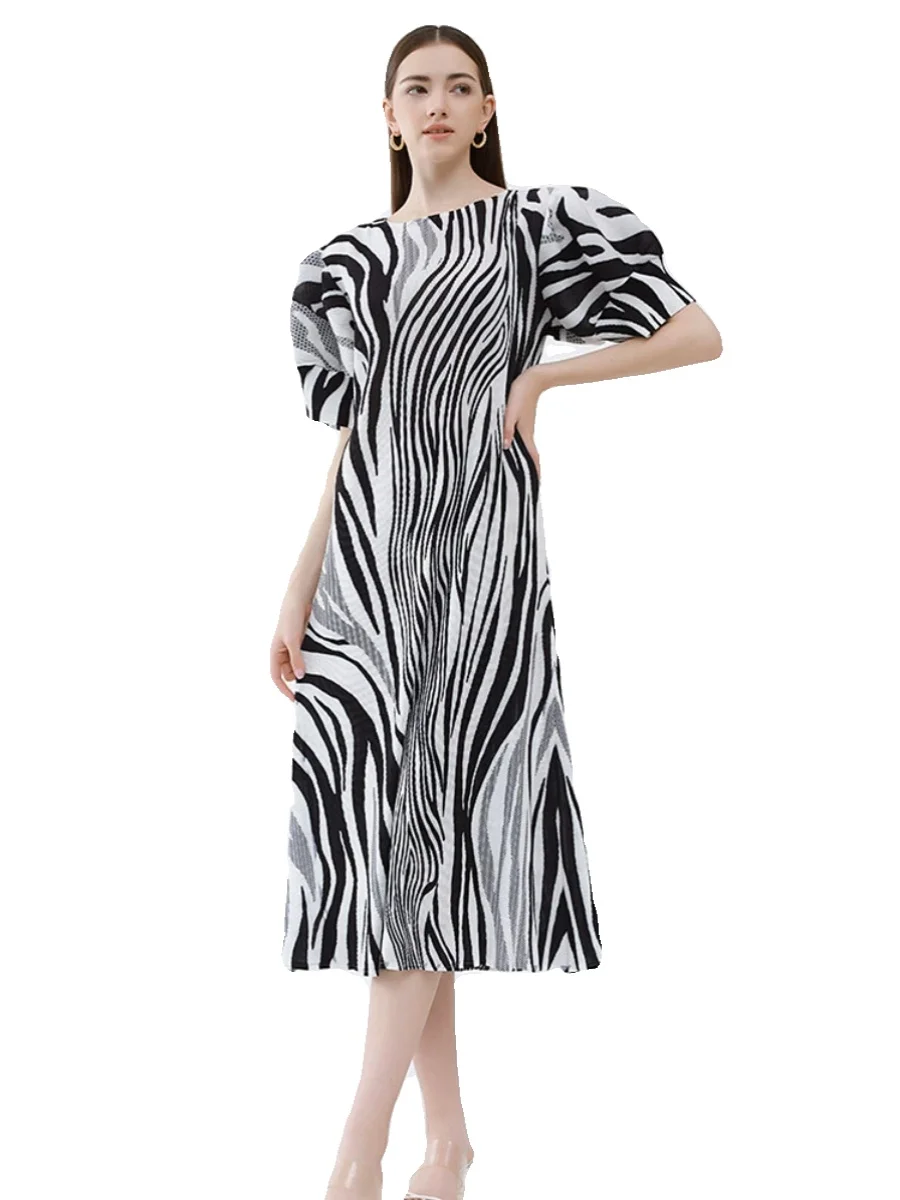 Nuova estate 2024 dolce giovane dall'aspetto ampio pieghettato lanterna a strisce zebrate Sve Dr coreano Sle rotondo Ne pezzo unico...