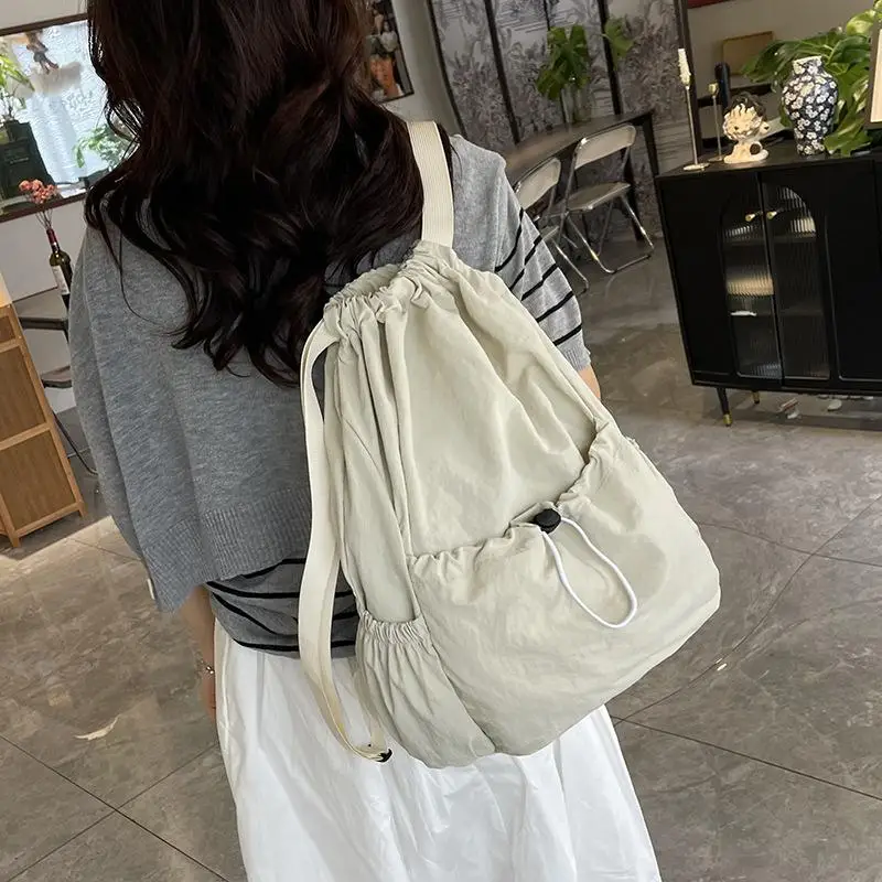 Modischer Leichtgewicht-Rucksack mit Kordelzug, Großraumige Faltbare Sporttasche für Schulbücher, Outdoor-Aktivitäten und Reisen – Detail 2