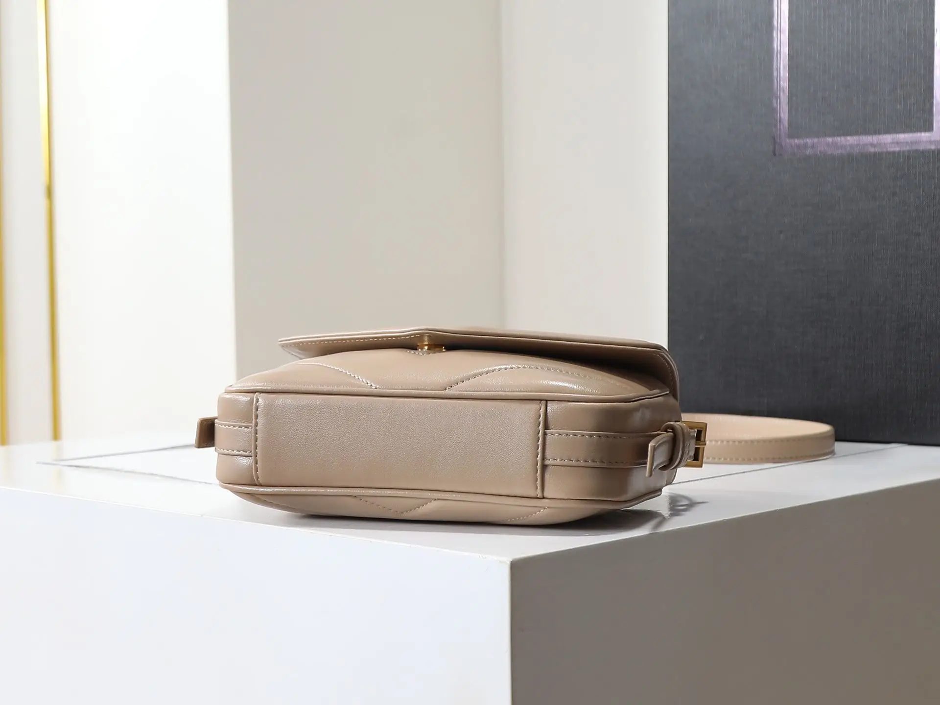 Feather Light All-match Universal Multi-way Wear Ladies Bag Smooth PU Hand Grip Bag Women Shoulder Handbag Crossbody Shoulder Purse Fashion Versatile Overnight Short Trip Storage Bag
