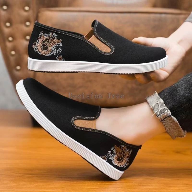 

2025 chinese ethnic style characteristic embroidery shoes leisure stroll comfortable flat shoes classic old peking shoes h010