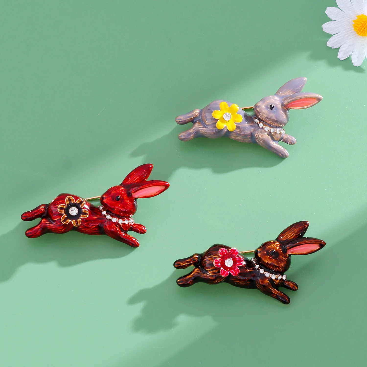 Cross border rabbit brooch, alloy enamel cartoon rabbit chest flower, cute and cute fashion animal brooch accessory - view 5