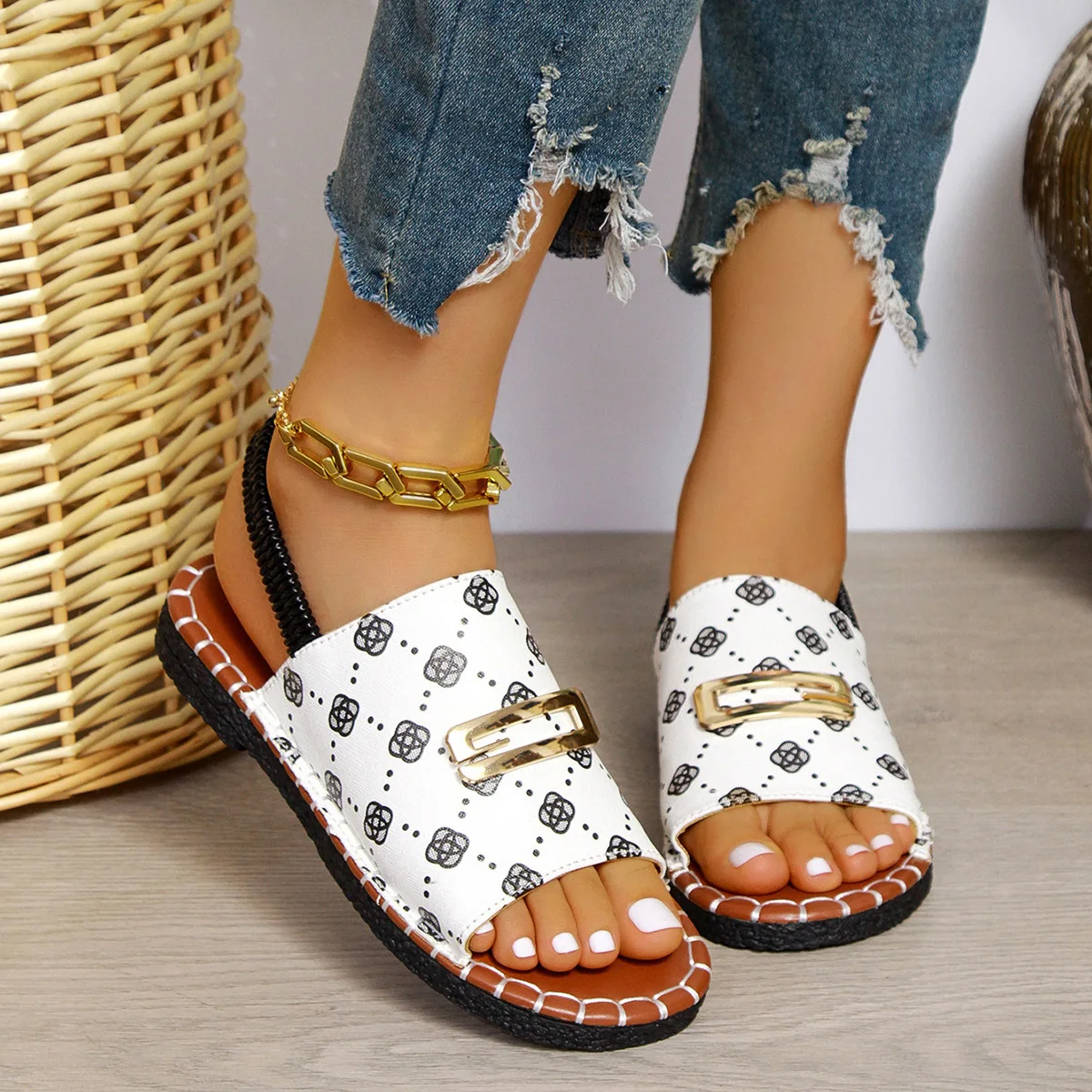 

Hot Sale Shoes Female Basic Women's Beach Sandals Summer Solid Outdoor Flat Shoes Female Large Size Casual Sandals Zapatos
