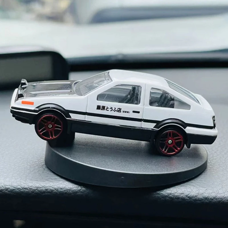 Automotive Center Console Ornaments AE86 Alloy Car Models Toys 360° Rotate Metal Diecast Workmanship Car Toys Fujiwara Tofu Car