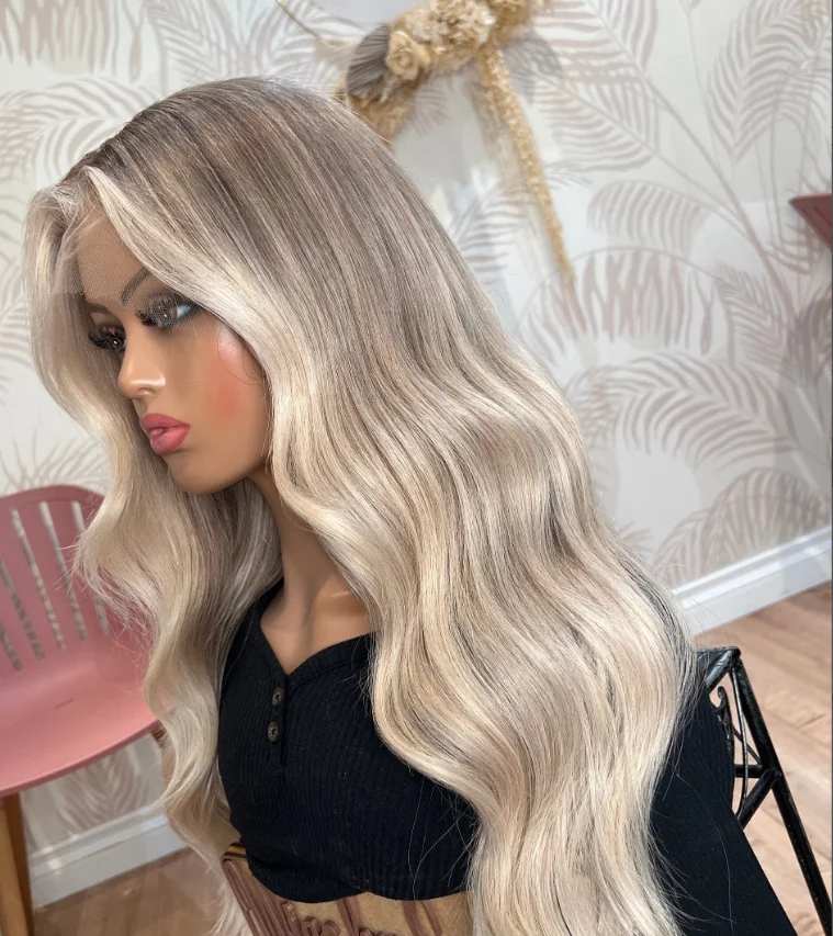 Perruque Lace Wig synthétique Body Wave sans colle à reflets cendrés, perruque Lace Wig pour femmes, Fiber résistante à la chaleur, utilisation quotidienne