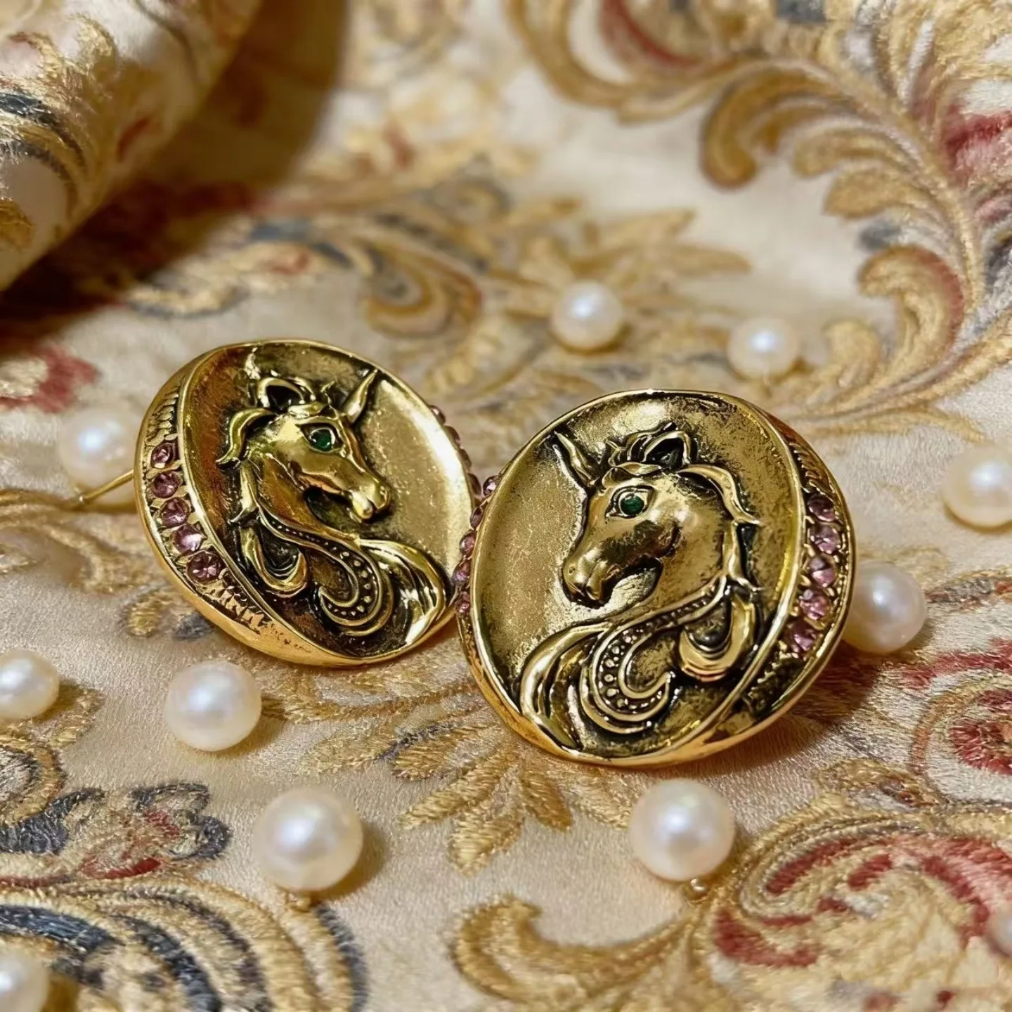 Medieval style retro court style high sense retro old stud earrings relief horse head metal round diamond earrings women