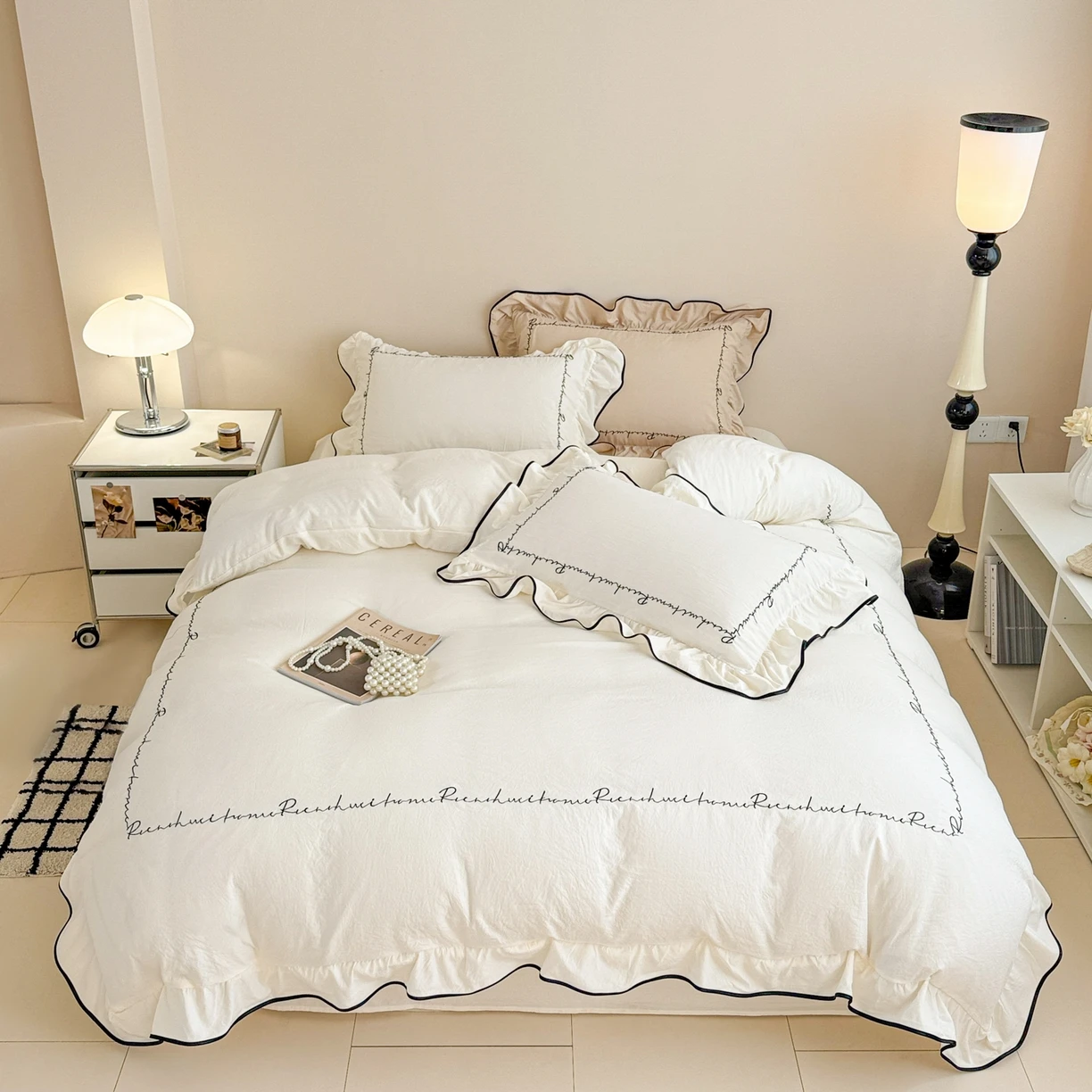 

Ins комплекты постельного белья в стиле принцессы с рюшами и кружевом с бантом, пододеяльник, романтическое постельное белье, декор для женщин и девочек, пододеяльник для спальни, 4 шт., 2025 г.