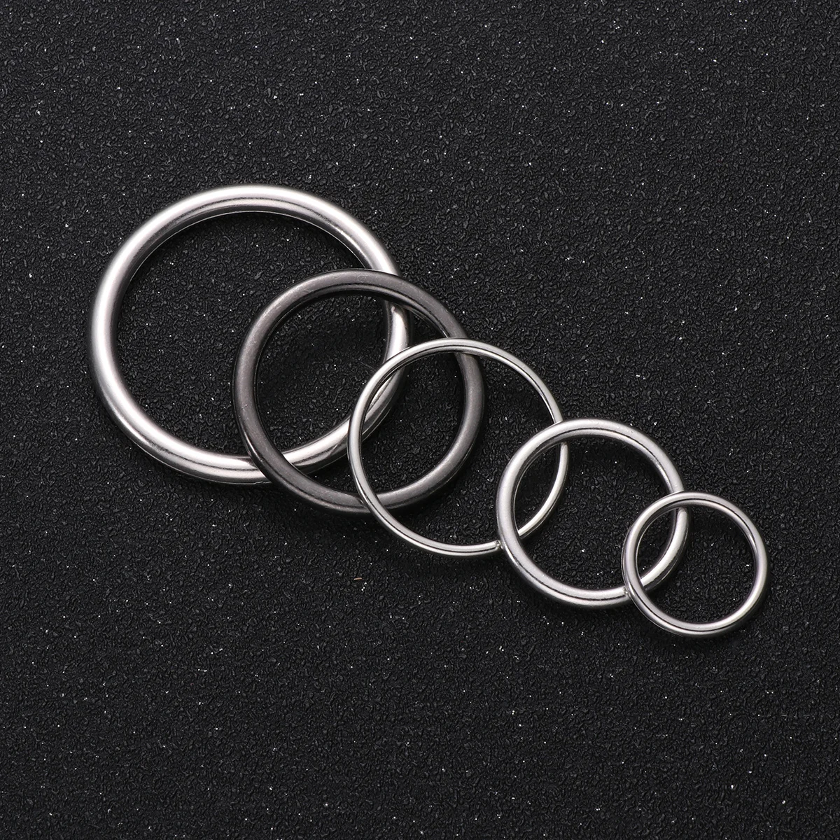 25Pcs Metal Closed Rings Round Design Premium Alloy Multi Size DIY Jewelry Making Accessories Kit Silvery White Black Jewelry
