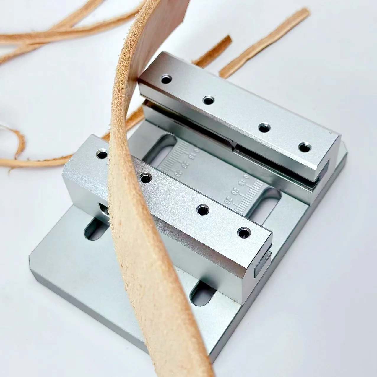 Belt Edge Trimming Machine Belt Semi-circular Beveler Belt Strip Edge DIY Leather Edge Beveler Leather Work Craft Tools