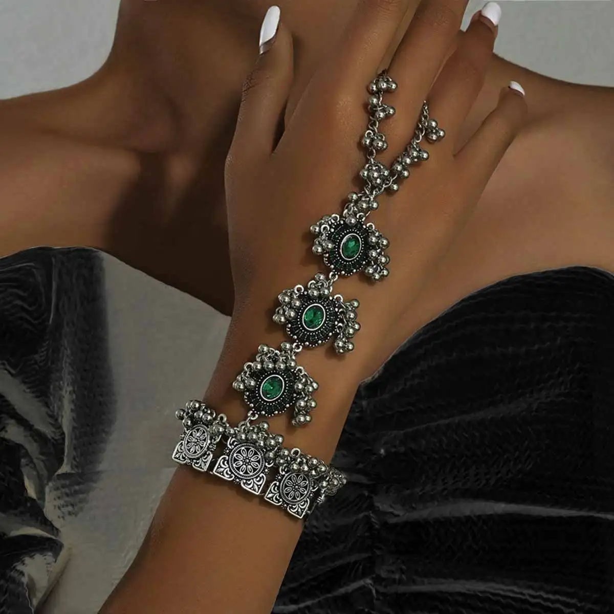 Vintage Ethnic Green Crystal Finger Wrist Chain Bracelet Luxury Connected Finger Ring Bracelets for Women Party Charm Jewelry