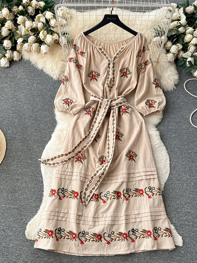 

Women Spring Small Retro Ethnic Style Embroidery Bubble Sleeve Lace Up Waist To Show Slim Holiday A-Line Dress D4157