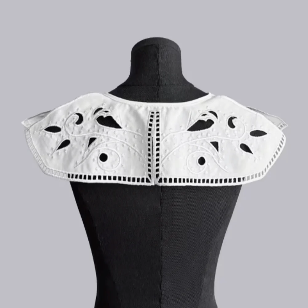 Polyester Embroidered Lace Fake Collar Hollow-Out Sweet Floral Collar Vintage Style Bead Decorative Fake Collar For Women