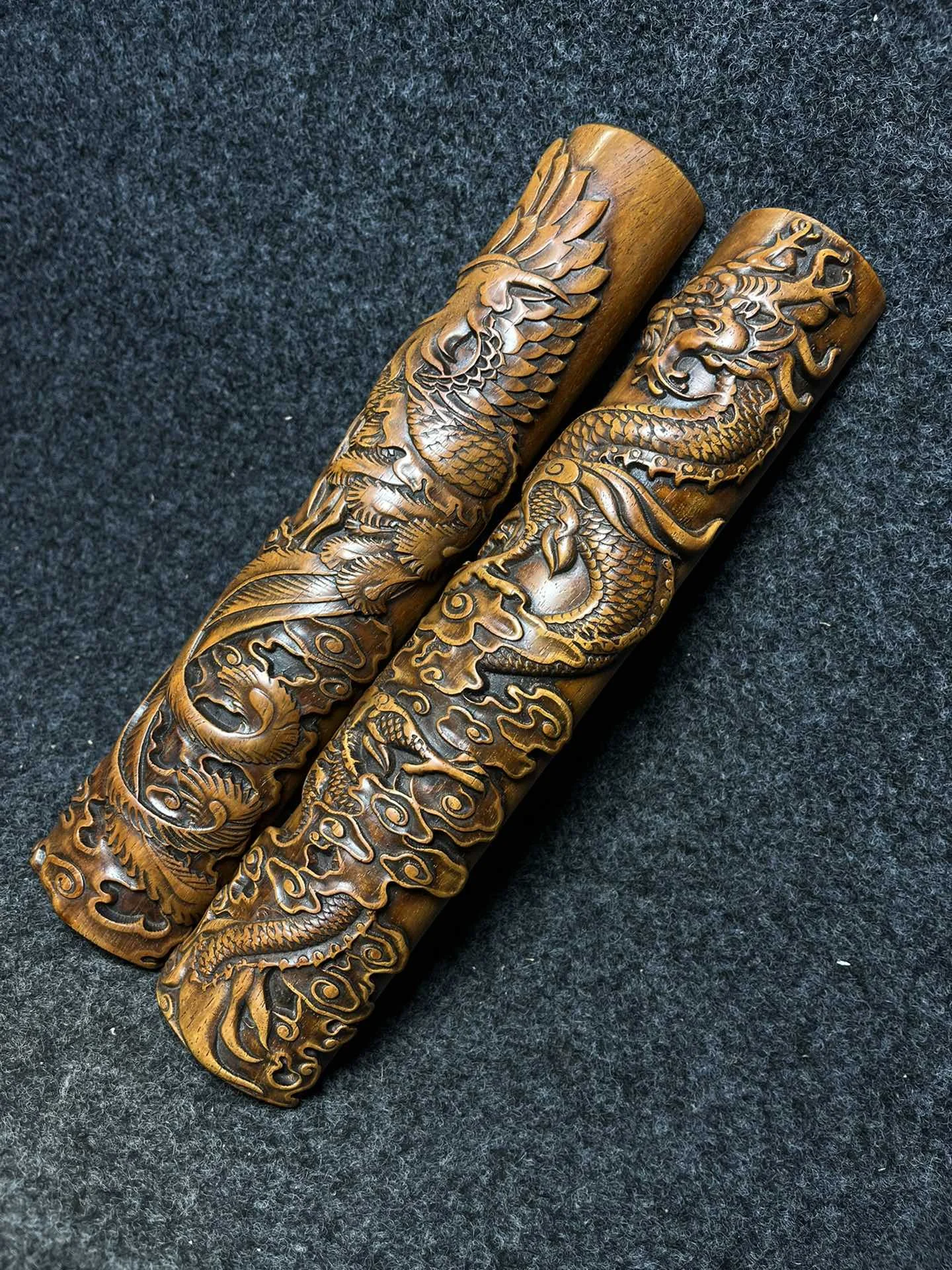 Family Handicrafts Pear Blossom Wood Dragon and Phoenix are Exquisite in Craftsmanship and Have a Beautiful Appearance