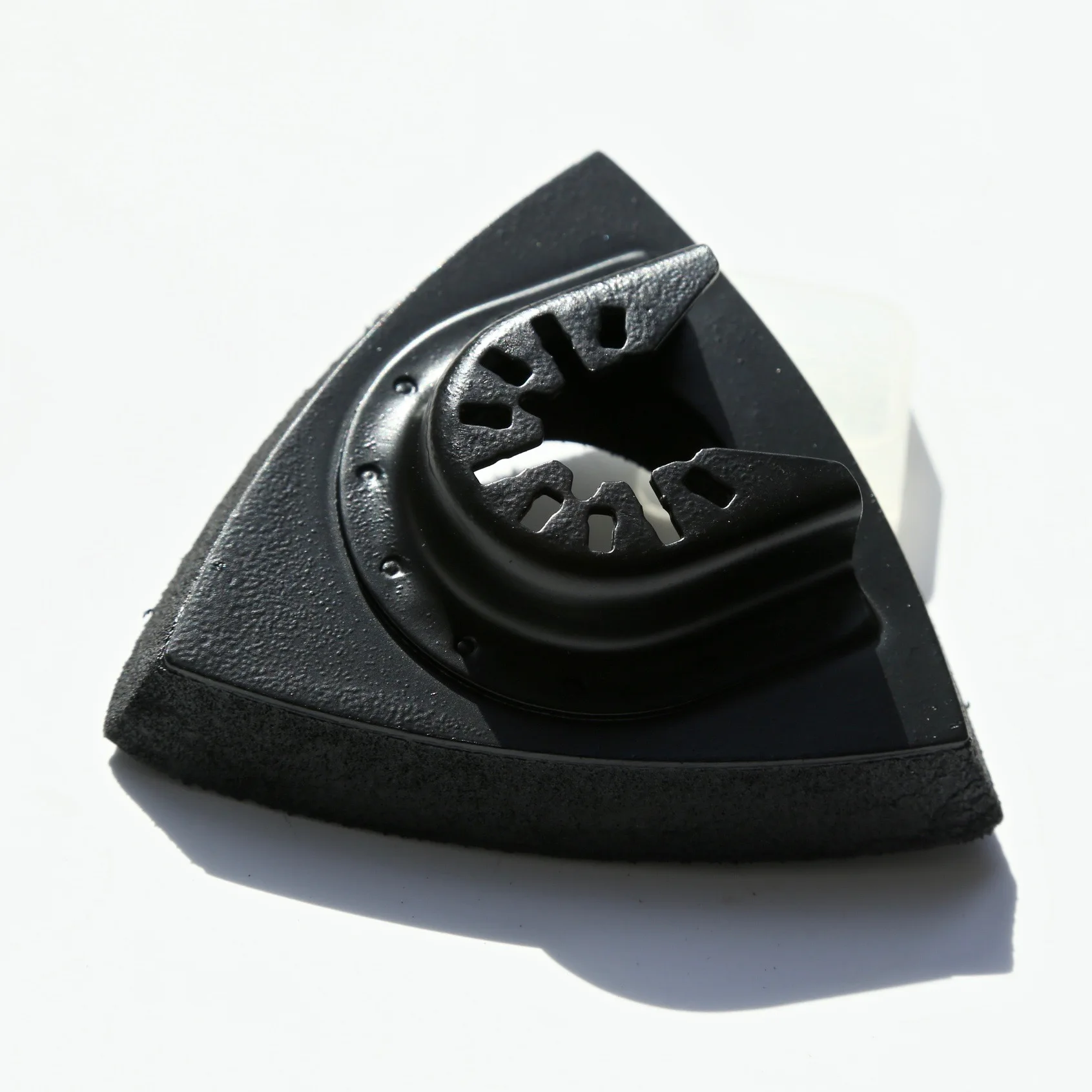 

В продаже 1 шт. быстросъемной песчаной подушечки для сосания наждачной бумаги шириной 78 мм для большинства популярных многофункциональных электрических инструментов с использованием