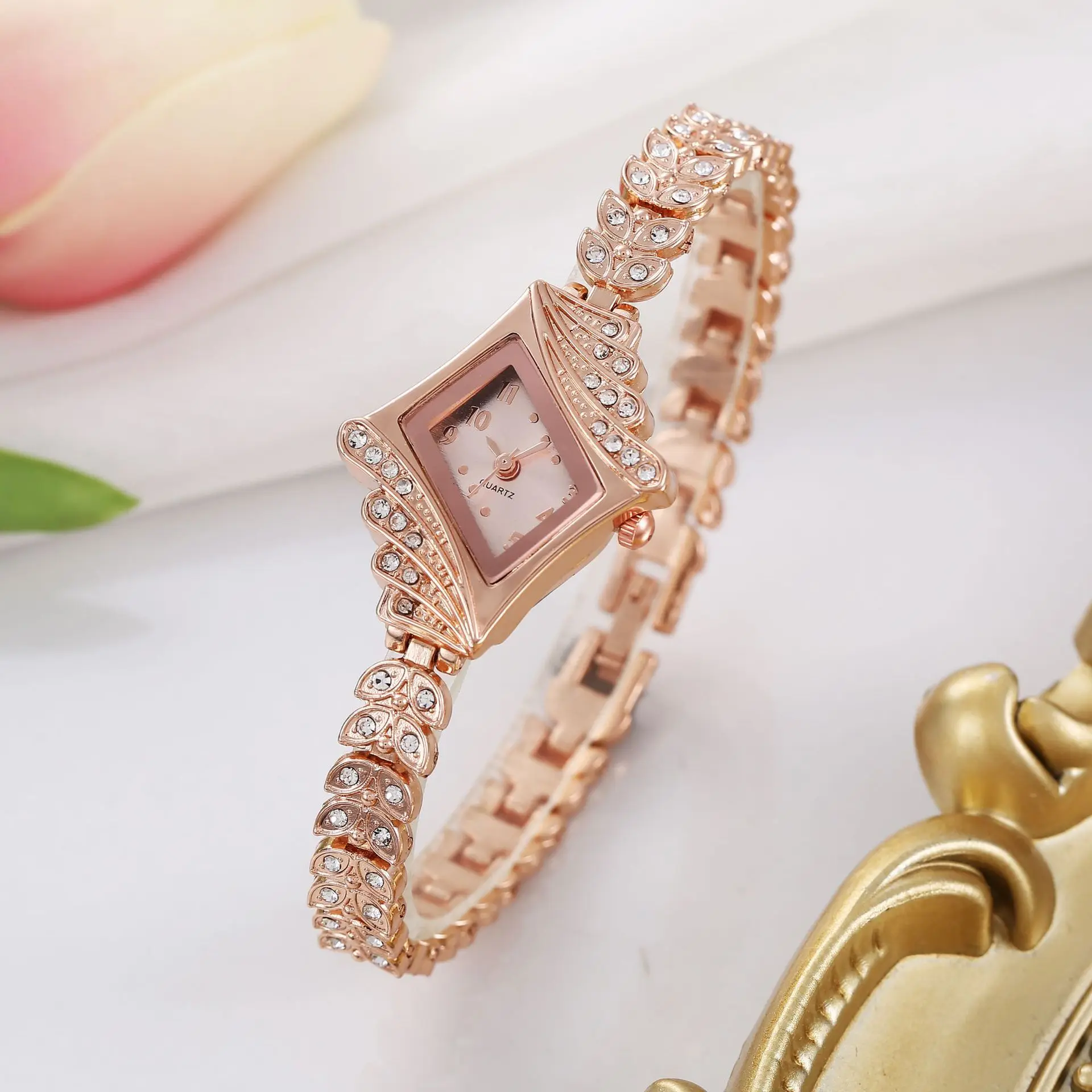 

Модные роскошные часы для женщин, кварцевый браслет с кристаллами и ромбами, наручные часы с золотыми бриллиантами, креативный браслет, часы Relogio Feminino