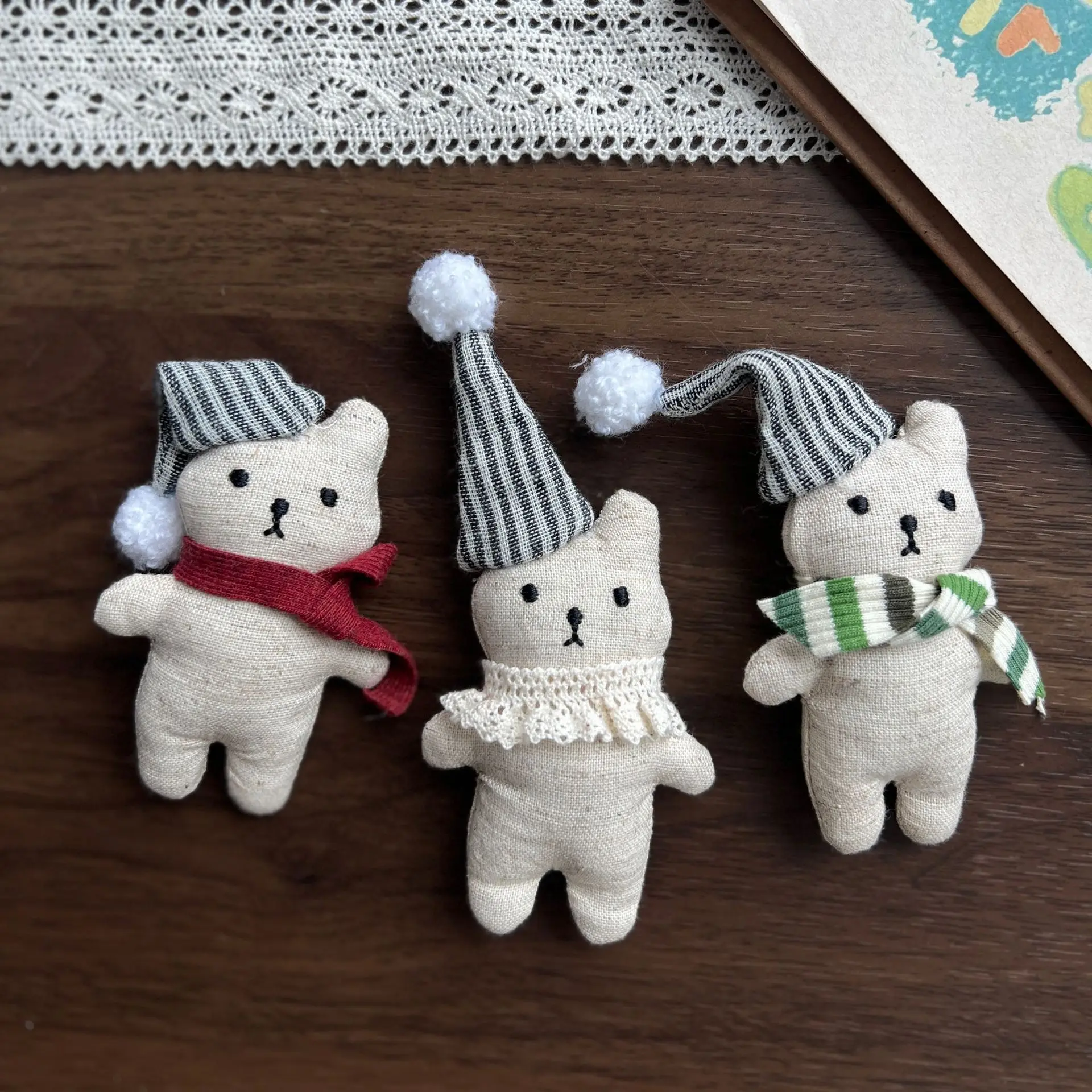 1PCS Korean Ins New Scarf Bear Brooch Set for Women Cute Keychain Bag Charm Clothing Embellishment Premium Portable