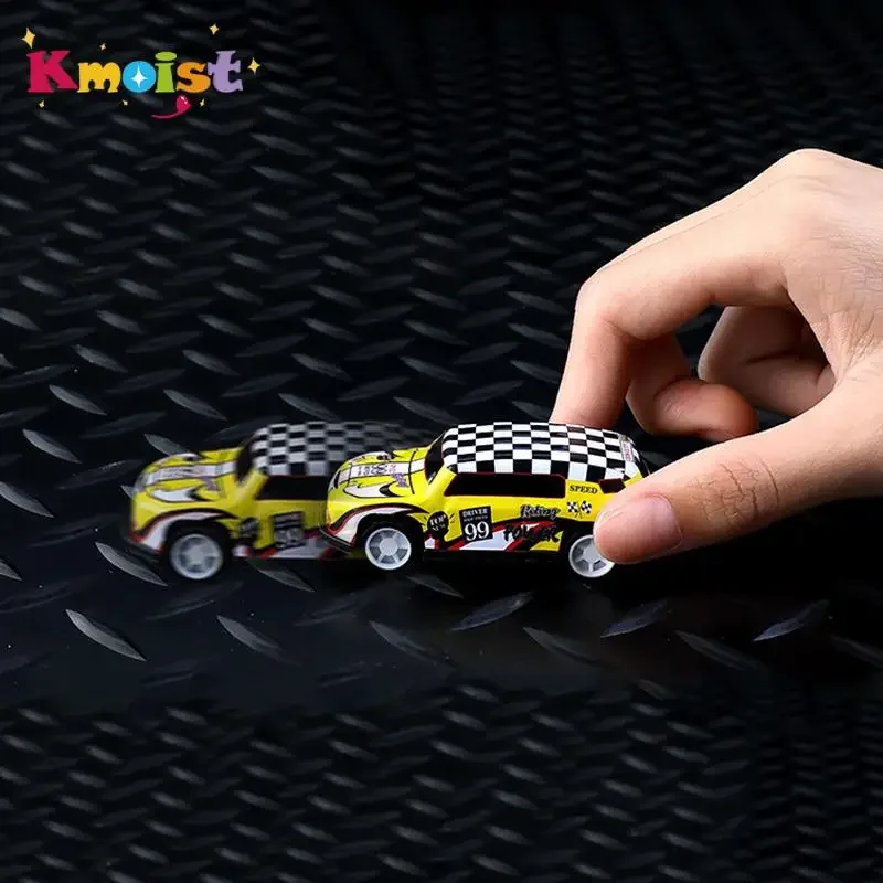 Samochody do ciągnięcia Baby Mini Metal Diecast Vehicles Party Favor Inertia Race Car Toys z pojemnikiem do przechowywania Zabawka dla chłopców Prezenty