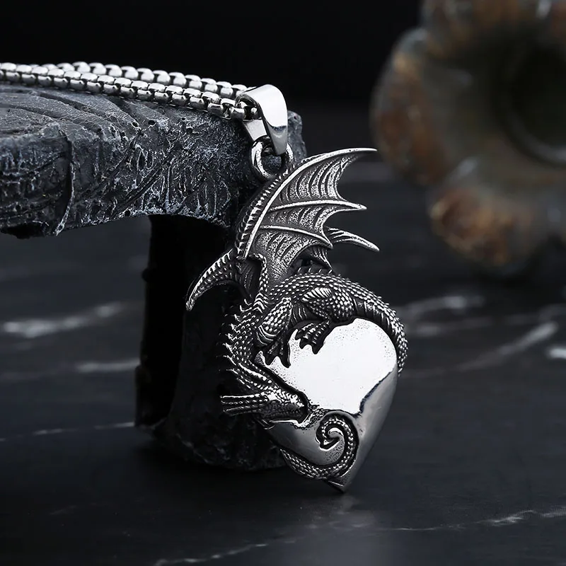 2024 New 316L Stainless Steel Dragon With Heart Necklace Men and Women Animal Pendant Sweater Chain Punk Jewelry