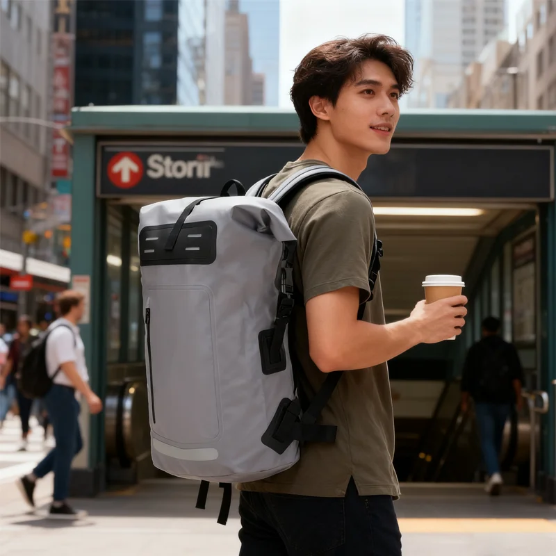 

Многоцелевой рюкзак для отдыха на открытом воздухе, подходящий для каякинга, рафтинга, водных видов спорта и походов. Свернутый рюкзак на два плеча.