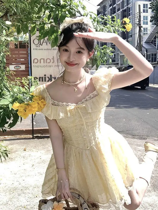 Femmes vêtements robes été haut de gamme avancé conçu Niche français doux fille Style taille minceur dentelle princesse robe courte