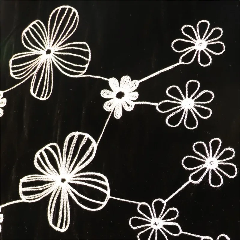 잠옷, 이브닝 가운, 치파오로 만든 실크 벨벳 직조 브로케이드 자수는 부드럽고 매끄러운 질감을 가지고 있습니다.