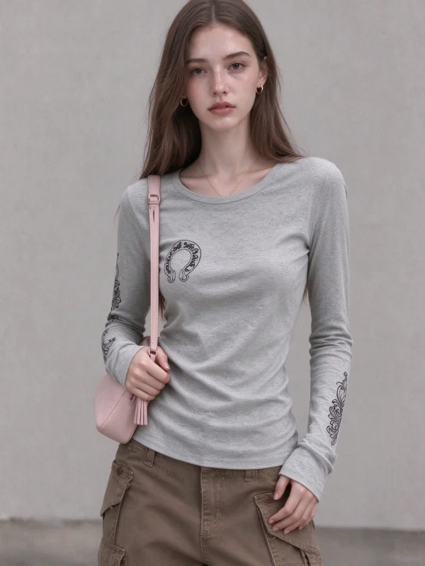 Retro American Grey Sanskrit Print Long Sleeve Women's T-shirt Slim Fit Korean Style Top for Autumn Single Wear Casual Fashion
