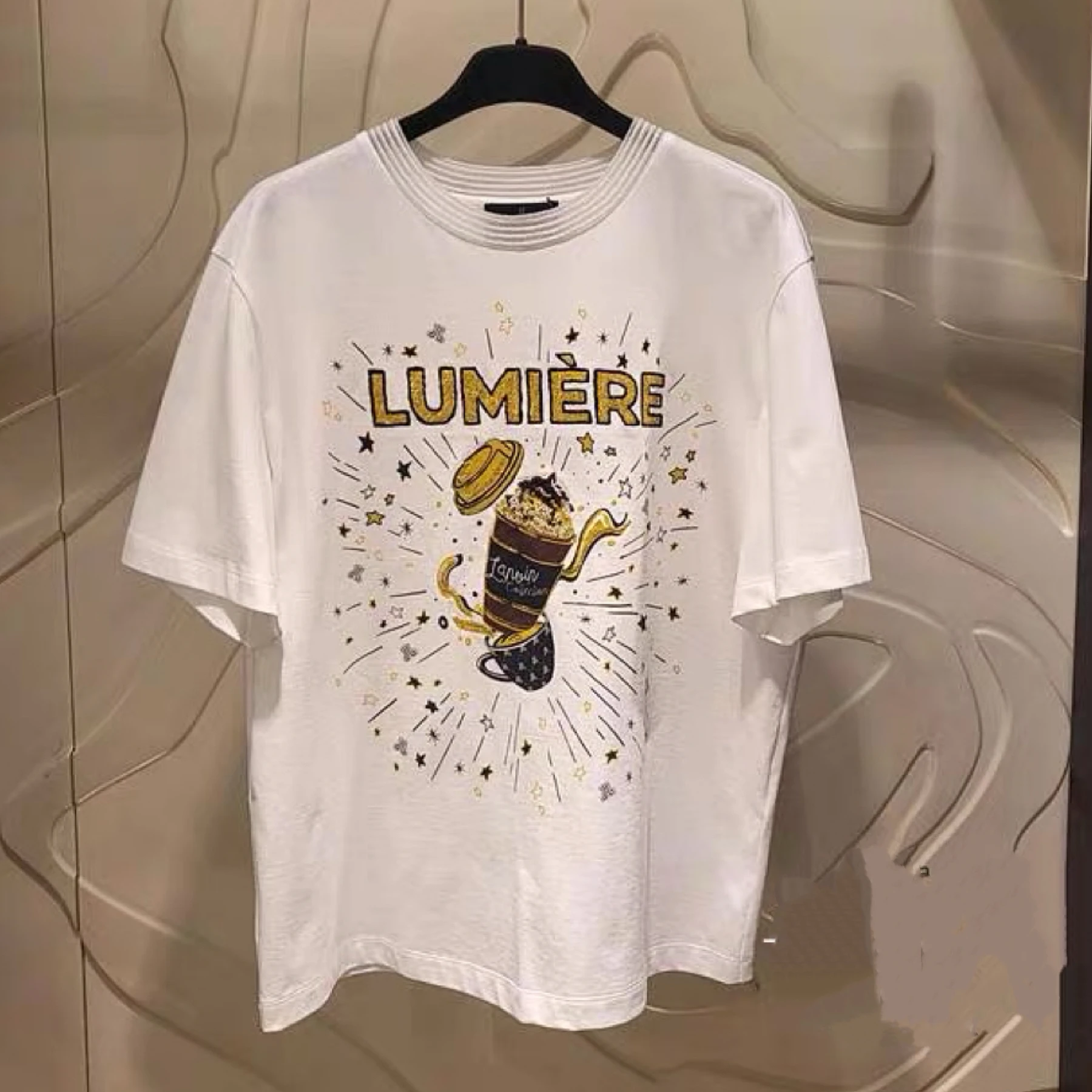 

Korean Sle round Ne Embellied Coffee Cup Pattern Loose ort Sve T-irt Versatile Casual Cotton irt for Women