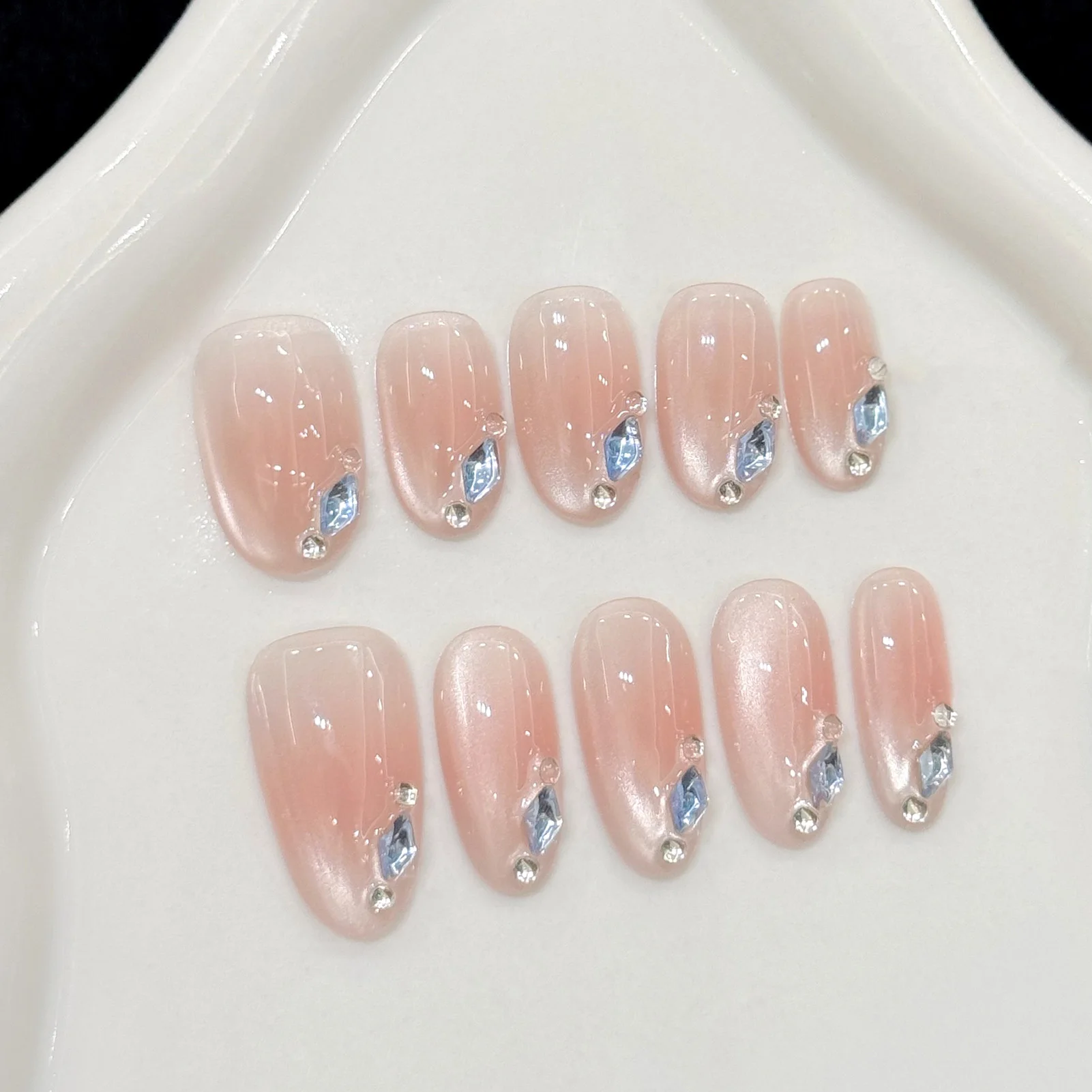 

10pcs Blush Silk Cat's Eye Press On Nails Handmade Ins Simple Glossy Almond Fake Nail Shiny Rhinestone Decor Detachable Manicure