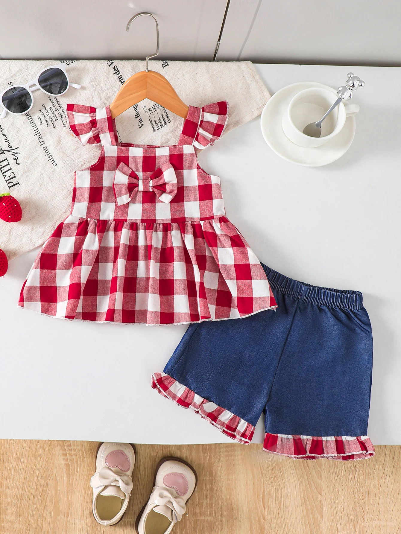 

Летний комплект из 2 предметов с клетчатым принтом на бретелях и джинсовые шорты для детей 0–3 лет