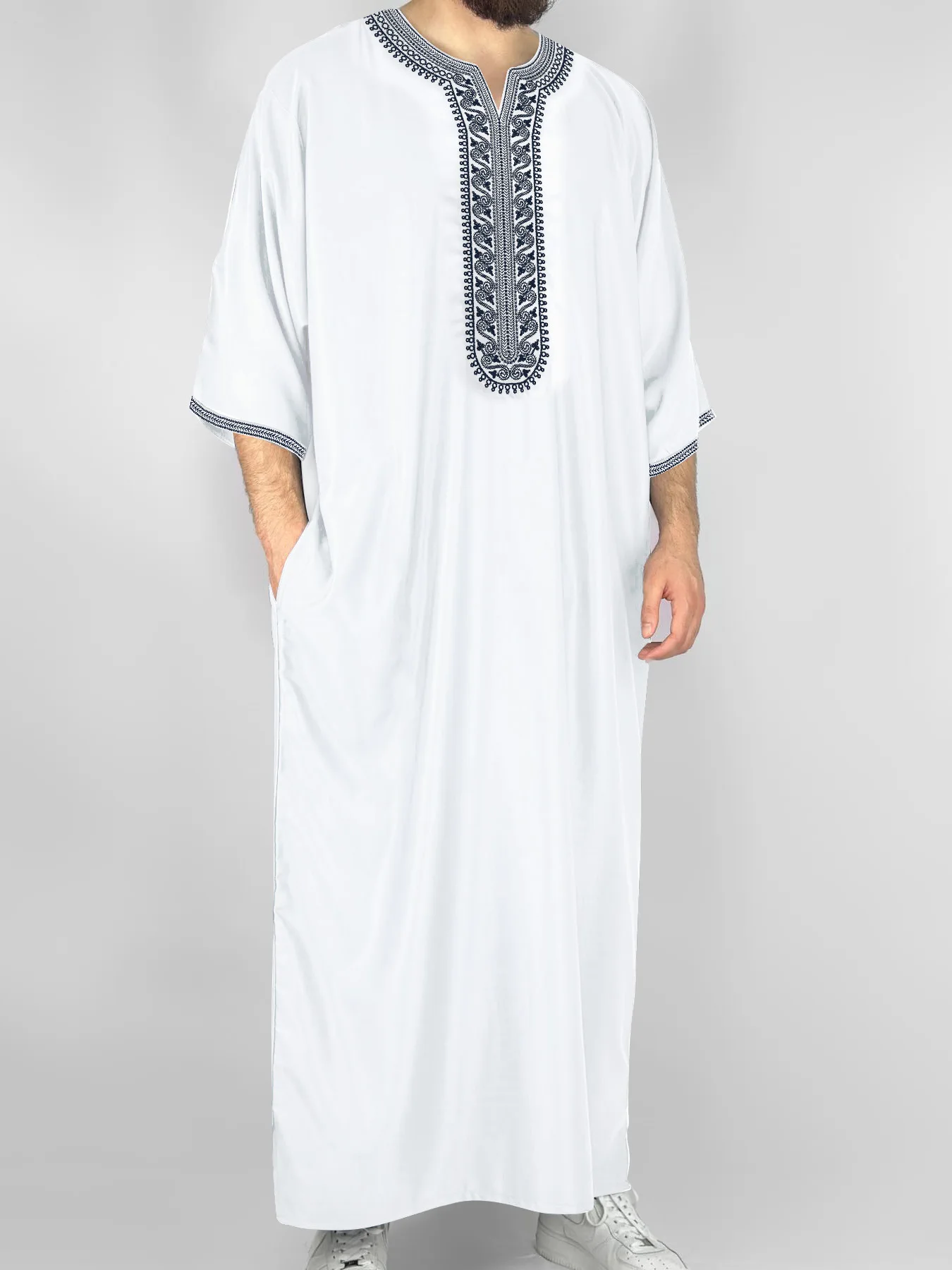 2025 ใหม่มุสลิมกลางแขนปักสไตล์ชาติพันธุ์โมร็อกโกผู้ชาย Robe กระเป๋าด้านข้าง Abaya Ramadan ดูไบหรูหราอิสลาม Elegant