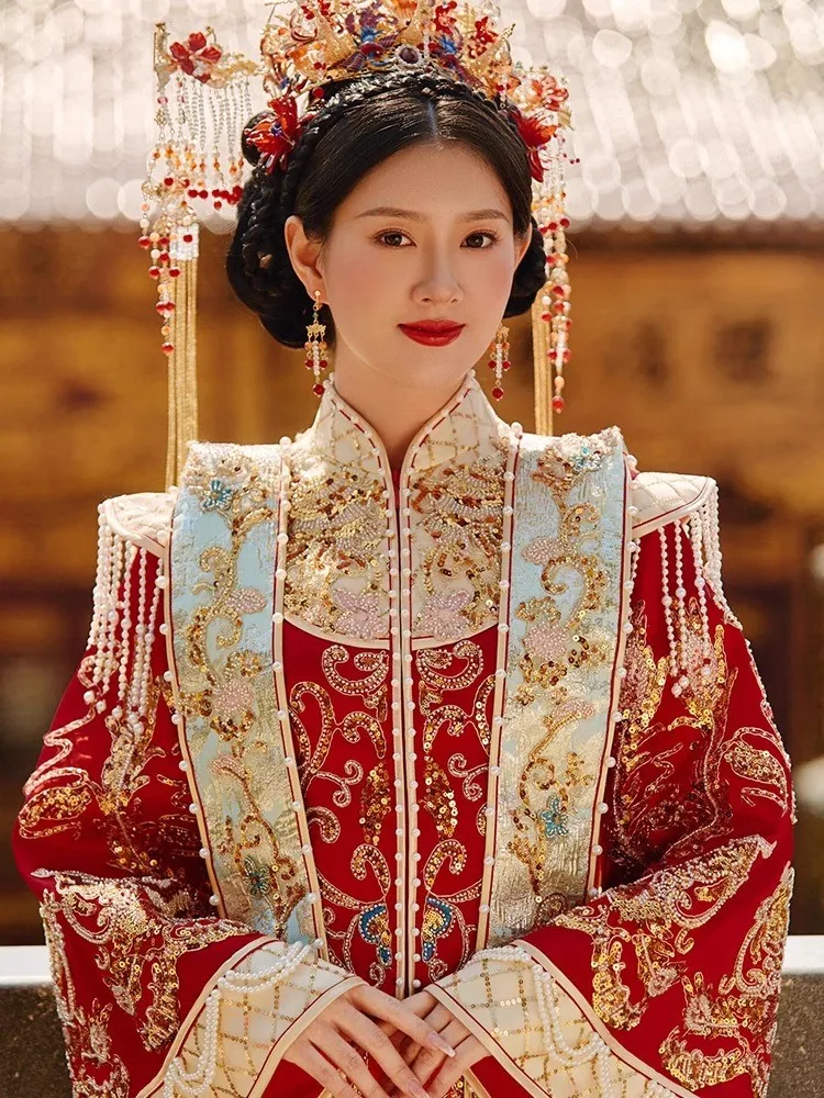 New Chinese-style phoenix crown and red wedding dress large-sized for the occasion