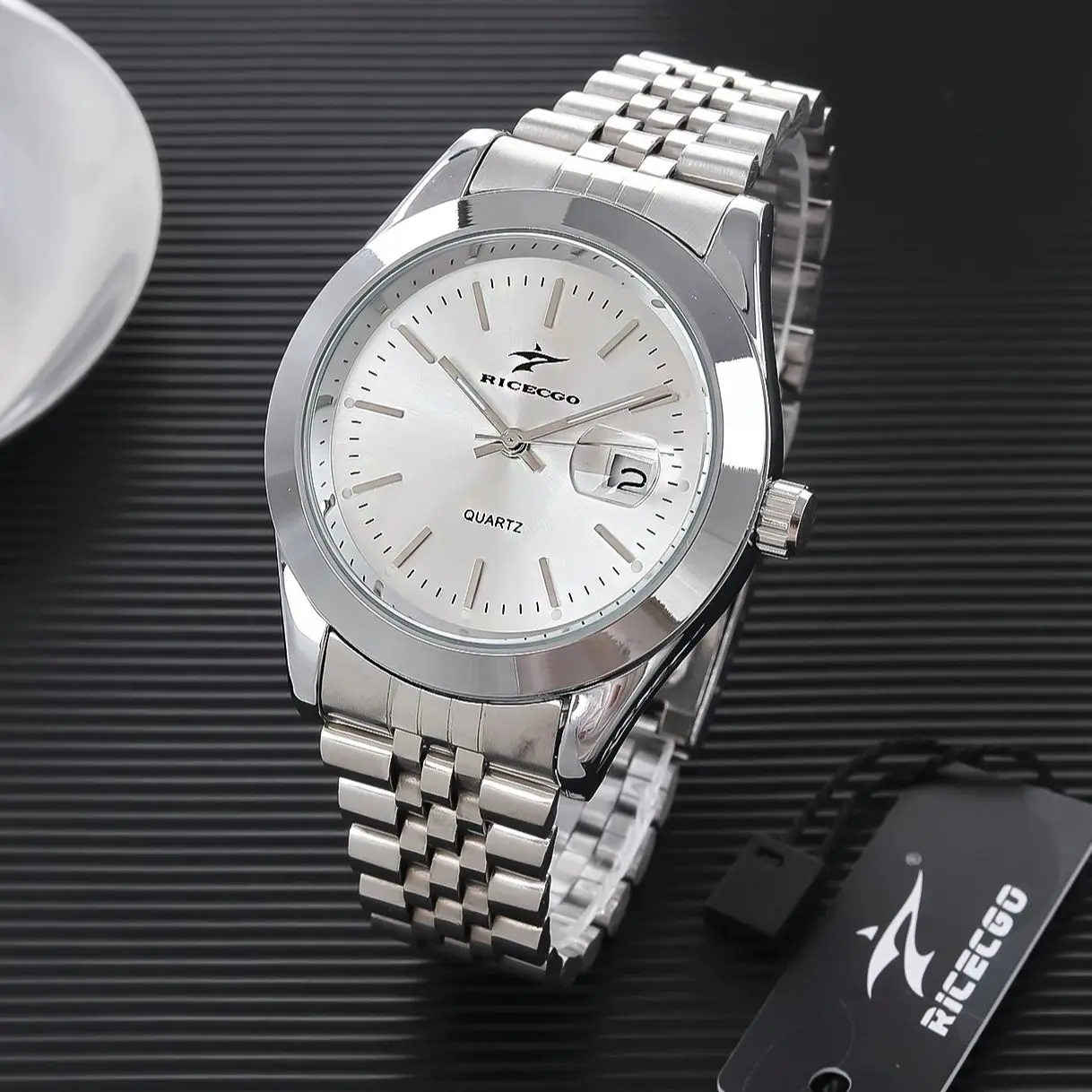 

Quartz wristwatch for men, metal strap, large dial, date display, versatile for business, leisure, daily commuting, light busine
