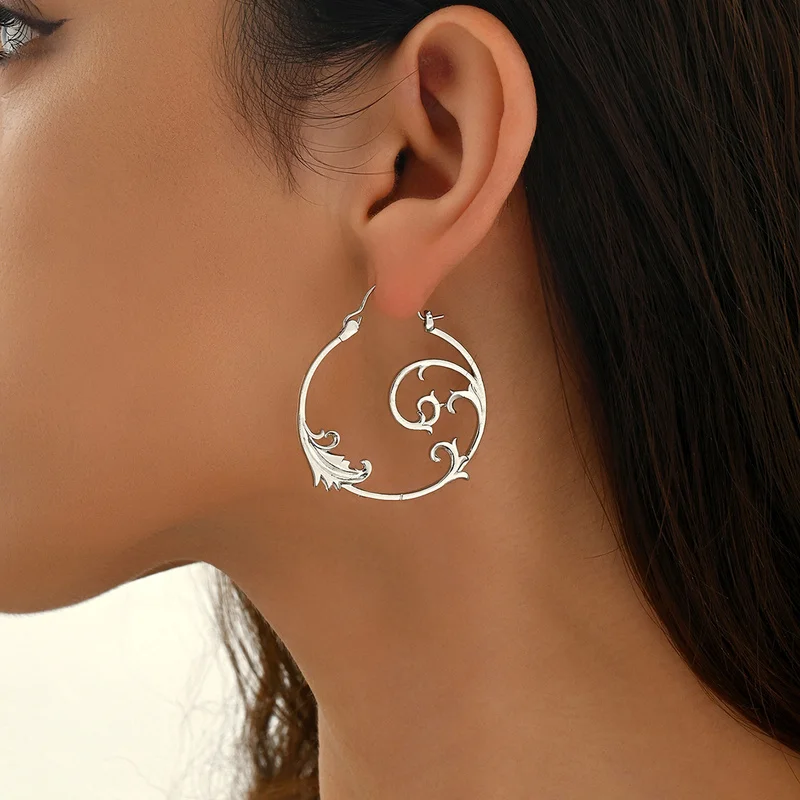 خمر الفضة الحد الأدنى نمط المعادن منحوتة نمط الأقراط العرقية هندسية دوامة قلادة المرأة المجوهرات