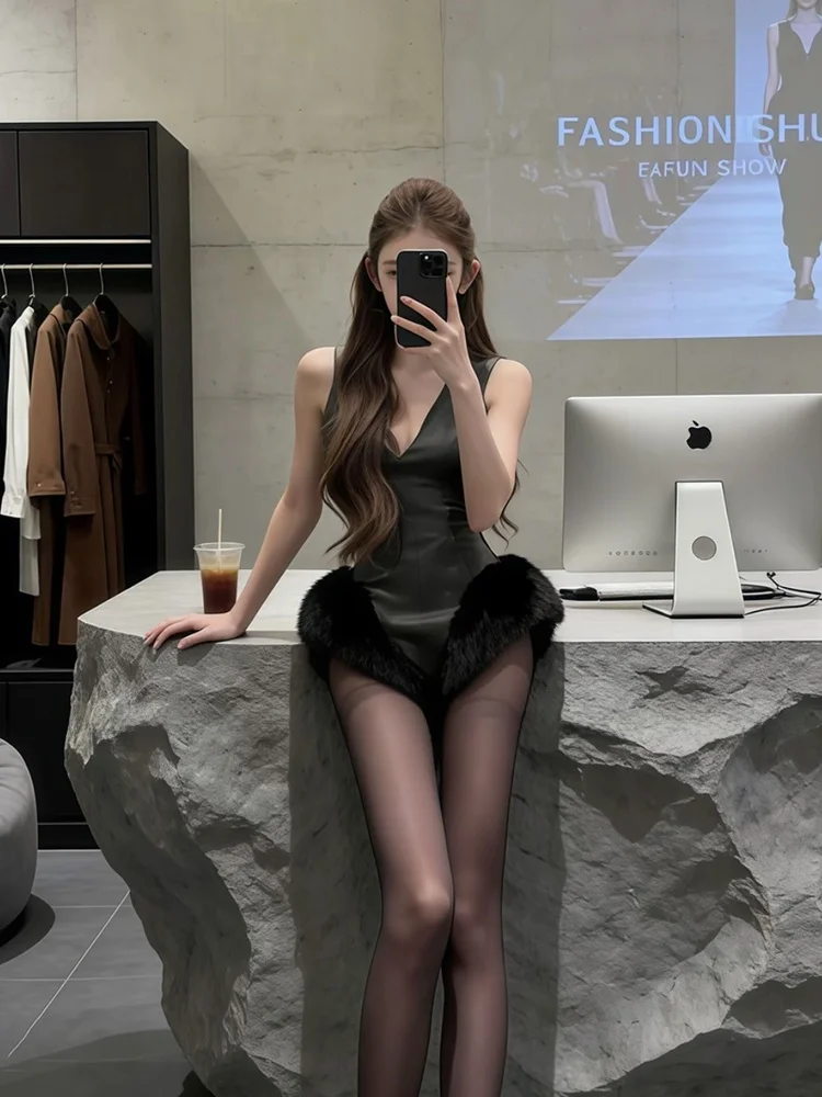 

Umei STAZF7 plus Size Sexy Short Shorts Spring Summer V-Neck Strapless Furry Patchwork One-Piece Suit for Plump Girls