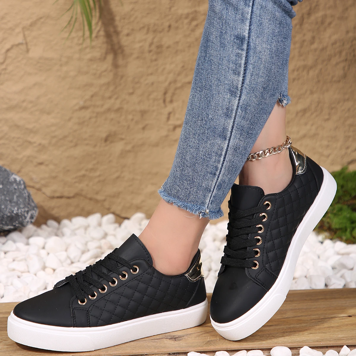 Sneakers da donna 2024 primavera nuova moda mocassini traspiranti suola morbida Sneaker Casual da passeggio comode Sneakers da esterno poco profonde