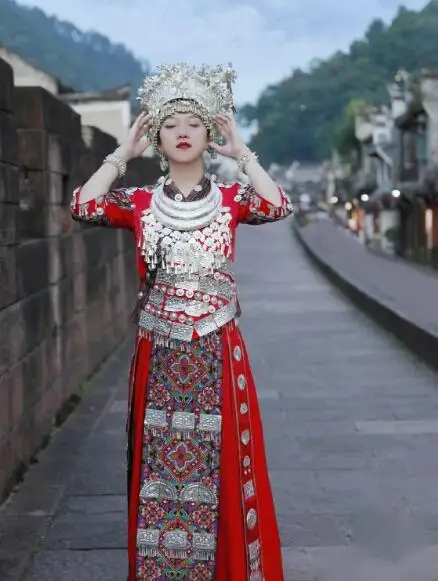 

Chinese Miao Women's Headwear Necklace Complete Set Of Bride's Wedding Attire Stage Performance